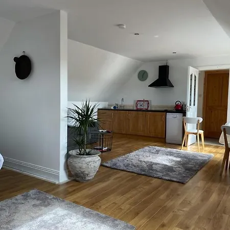 Captivating 1-bed In Cloyne